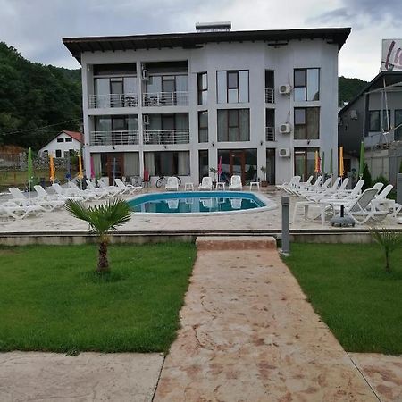 Vila Hercules Dubova Bagian luar foto