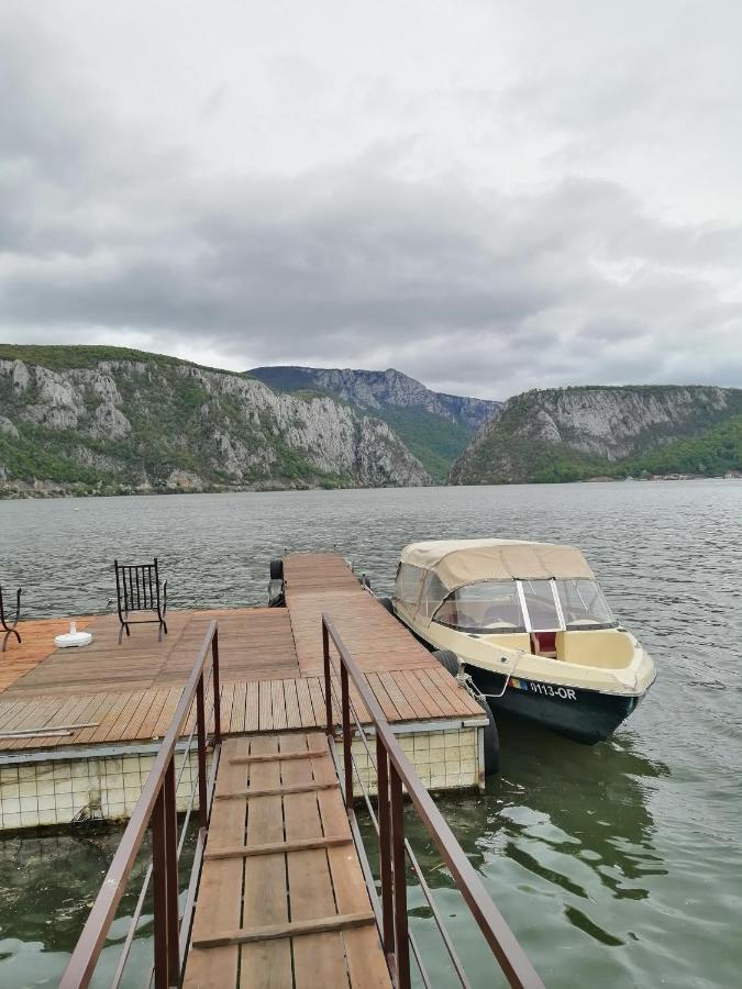 Vila Hercules Dubova Bagian luar foto
