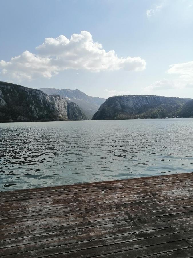 Vila Hercules Dubova Bagian luar foto