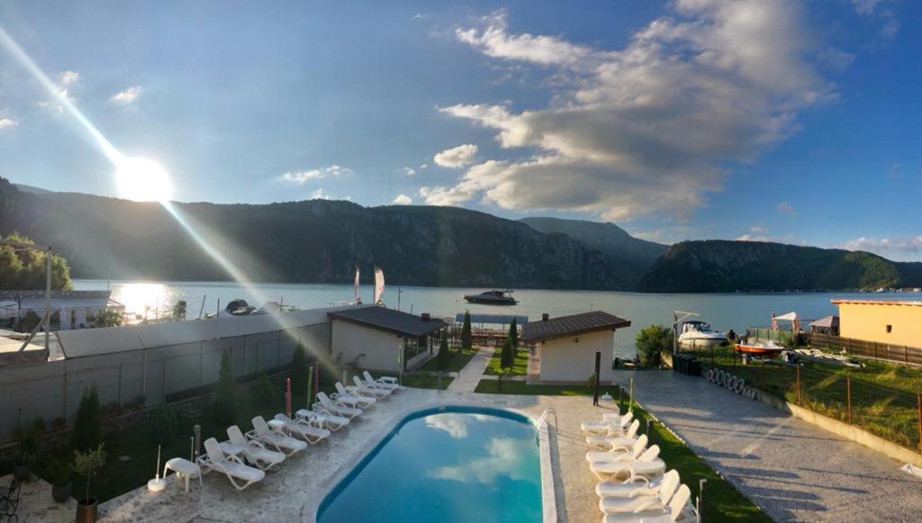 Vila Hercules Dubova Bagian luar foto