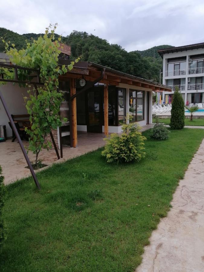 Vila Hercules Dubova Bagian luar foto