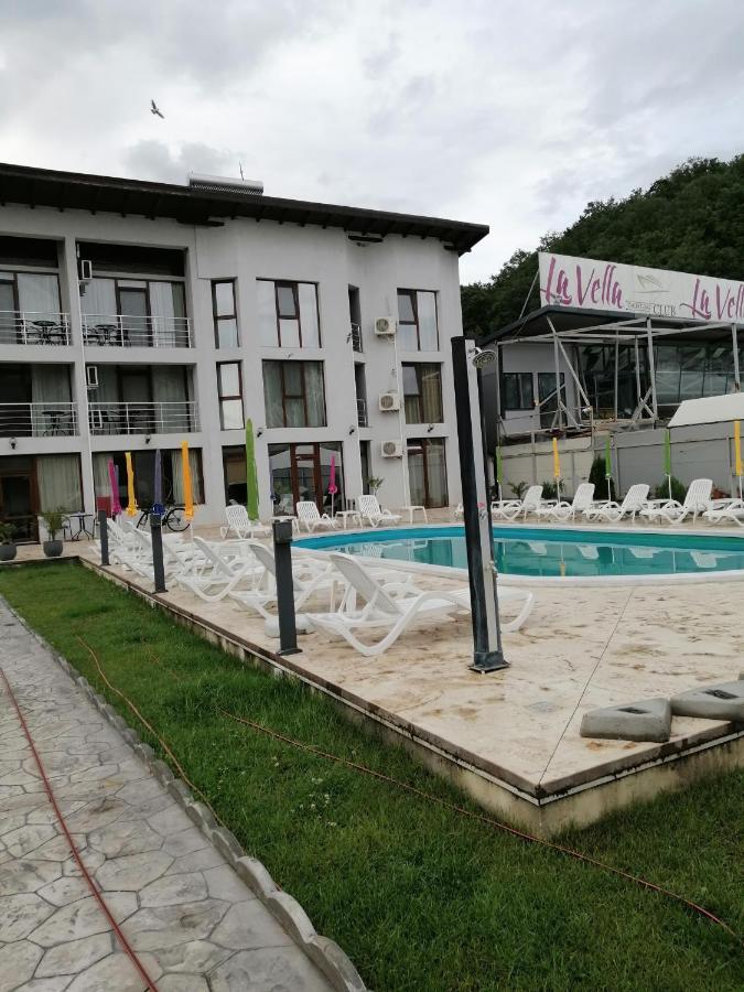 Vila Hercules Dubova Bagian luar foto