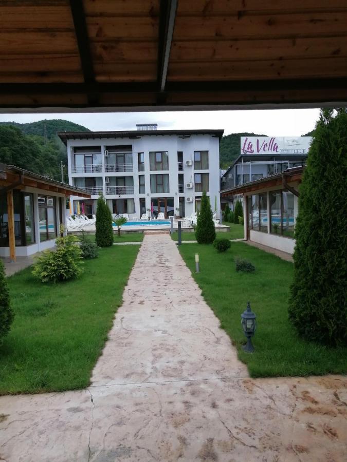 Vila Hercules Dubova Bagian luar foto