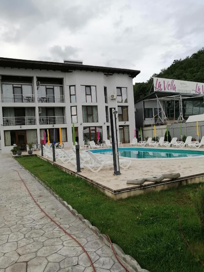 Vila Hercules Dubova Bagian luar foto