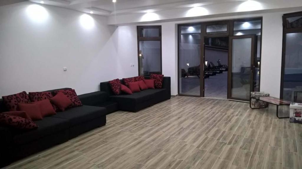Vila Hercules Dubova Bagian luar foto