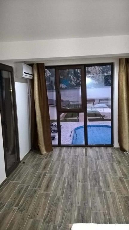 Vila Hercules Dubova Bagian luar foto