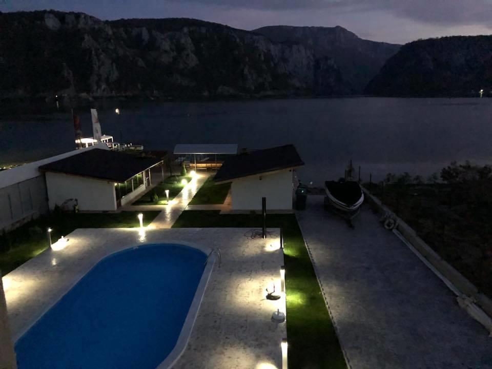 Vila Hercules Dubova Bagian luar foto