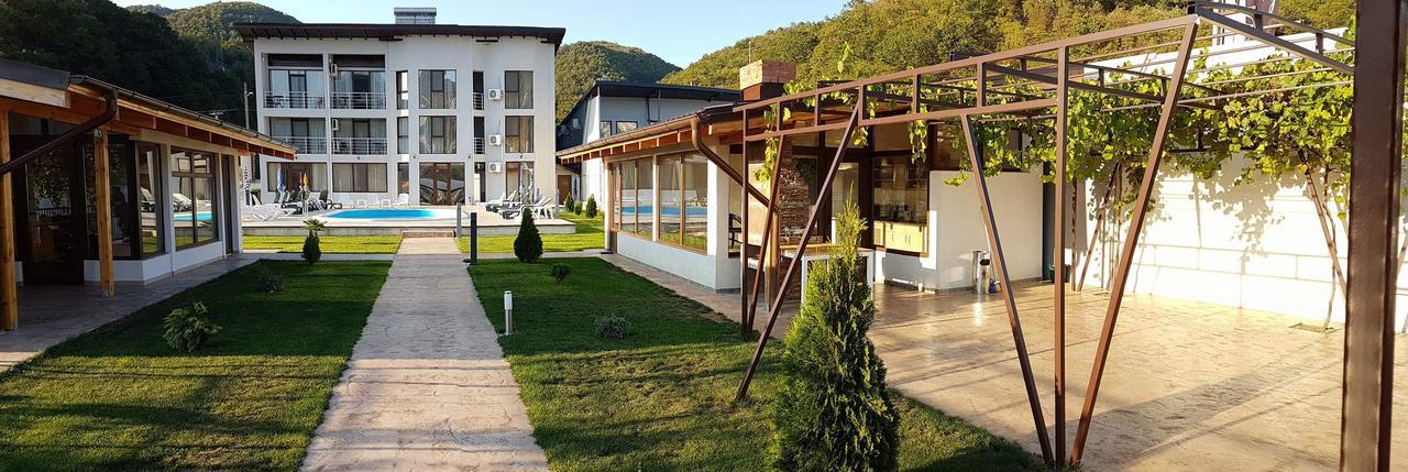 Vila Hercules Dubova Bagian luar foto