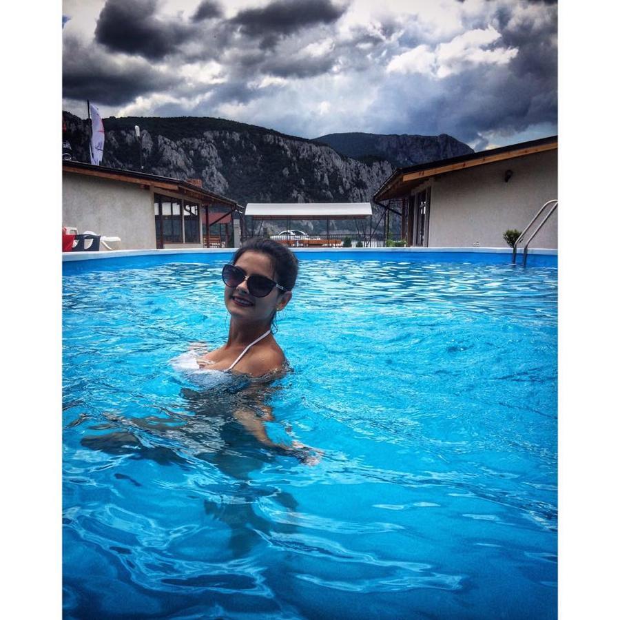 Vila Hercules Dubova Bagian luar foto