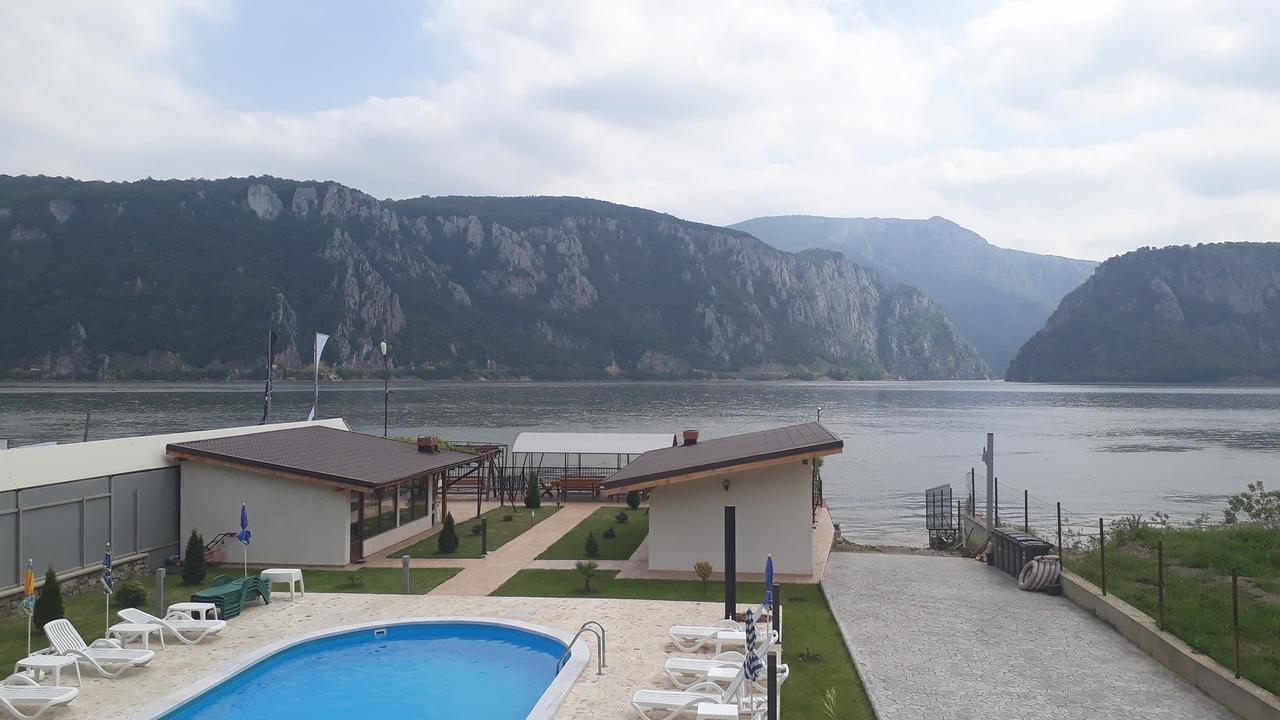 Vila Hercules Dubova Bagian luar foto