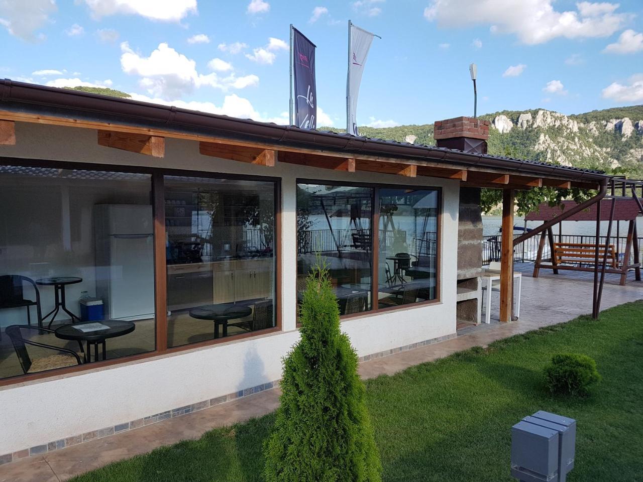 Vila Hercules Dubova Bagian luar foto